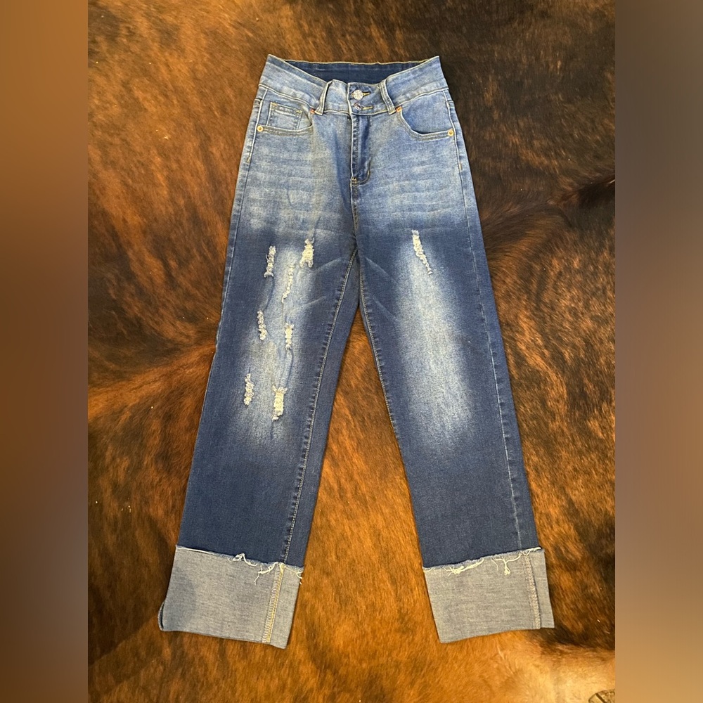 Wide leg cuffed jeans